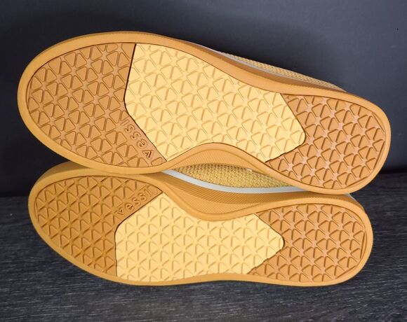 Vessi Weekend Waterproof Shoes Sneakers Oak /Teak Sole Brown Mens 9 - RARE - NEW